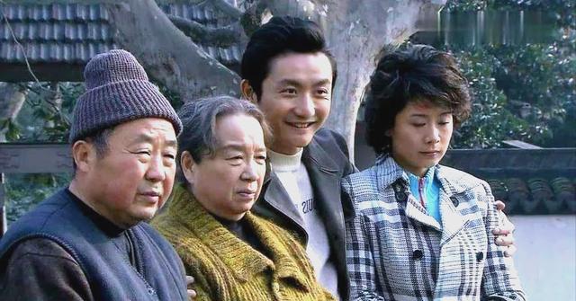 双面胶剧情,双面胶剧情详细介绍