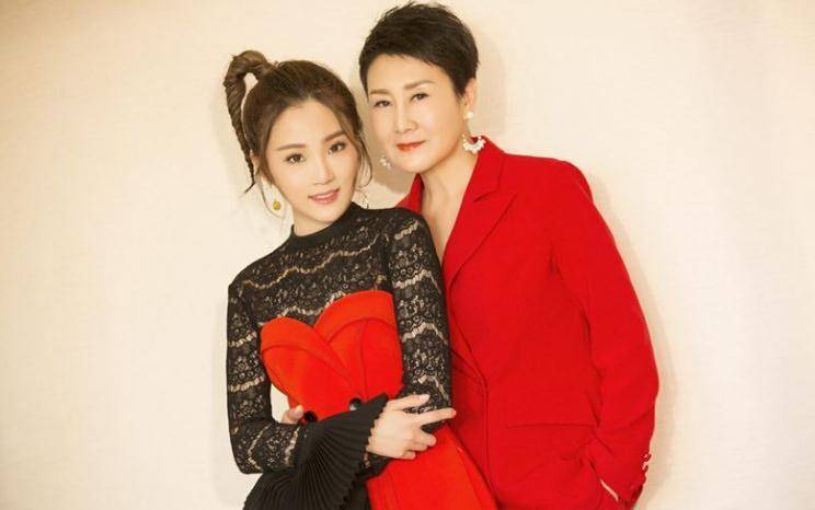 妈妈女儿齐上阵第10集剧情介绍,妈妈女儿齐上阵第10集剧情介绍小说