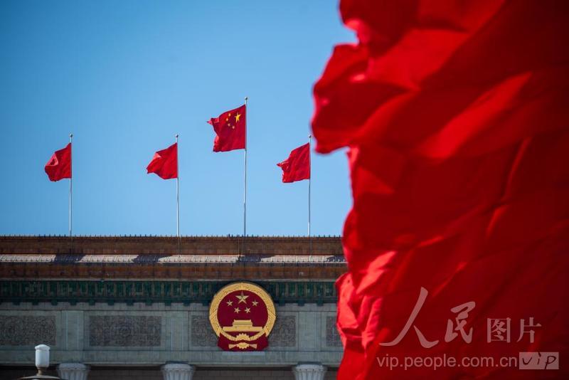 五星红旗迎风飘扬剧情介绍,五星红旗迎风飘扬剧情介绍电视猫