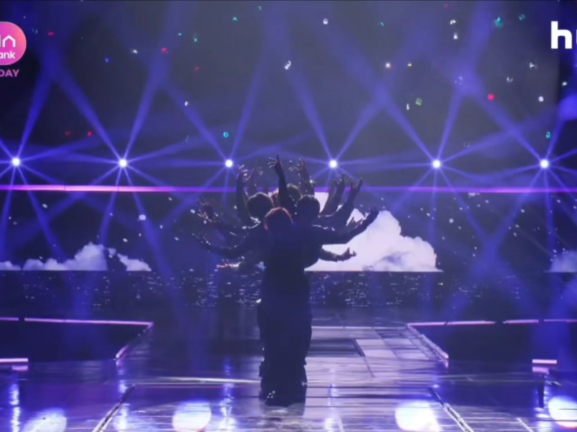 狼与美女剧情版mv,狼与美女剧情版mv哪一年出得