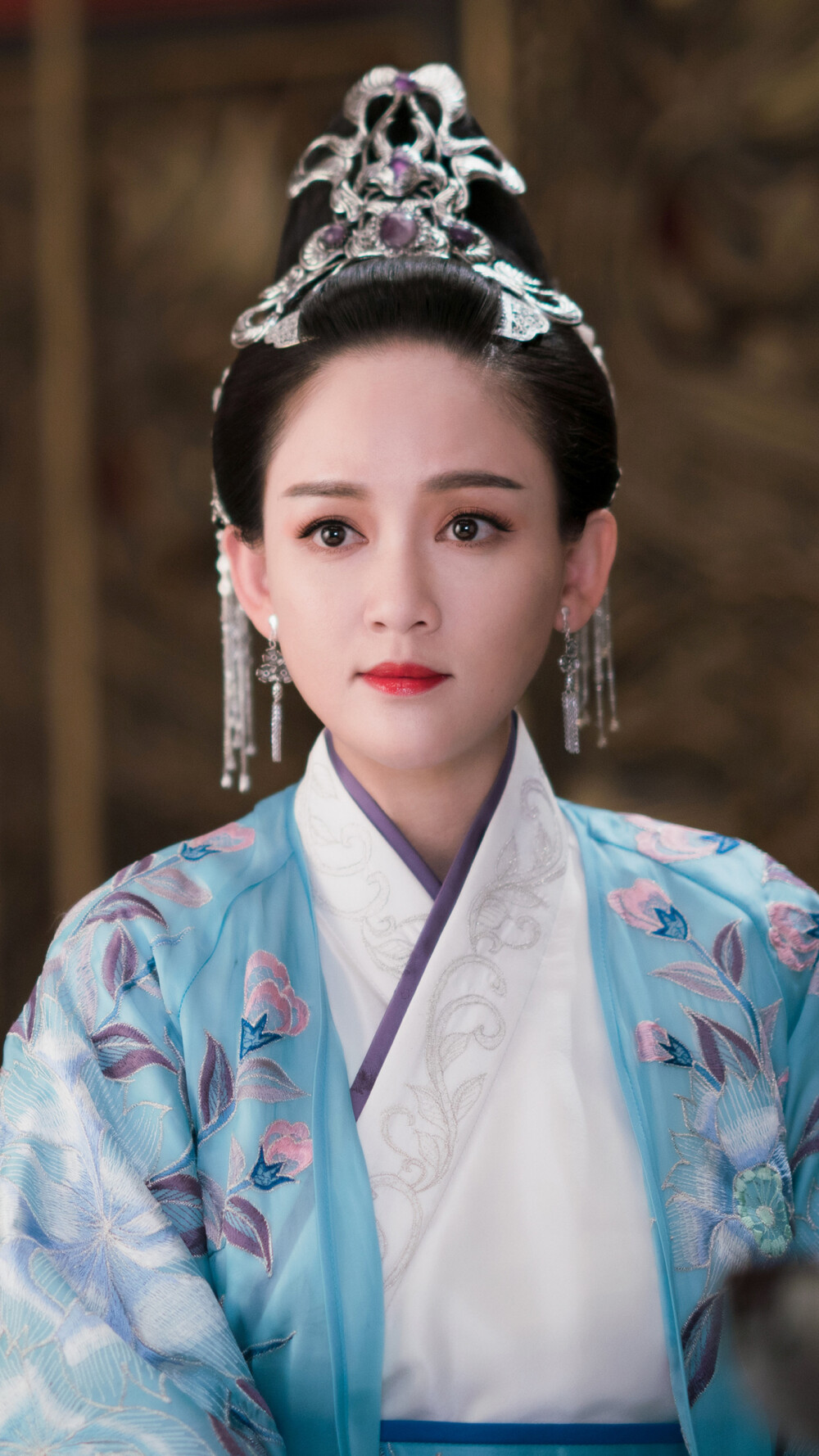 孤独皇后剧情,孤独皇后剧情解析