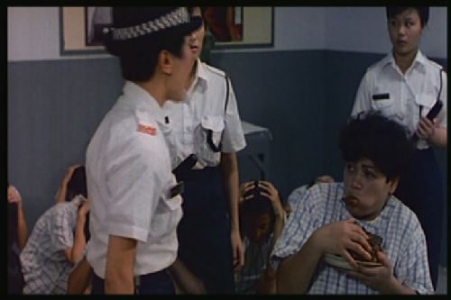 电影监狱不设防,电线为什么是两根